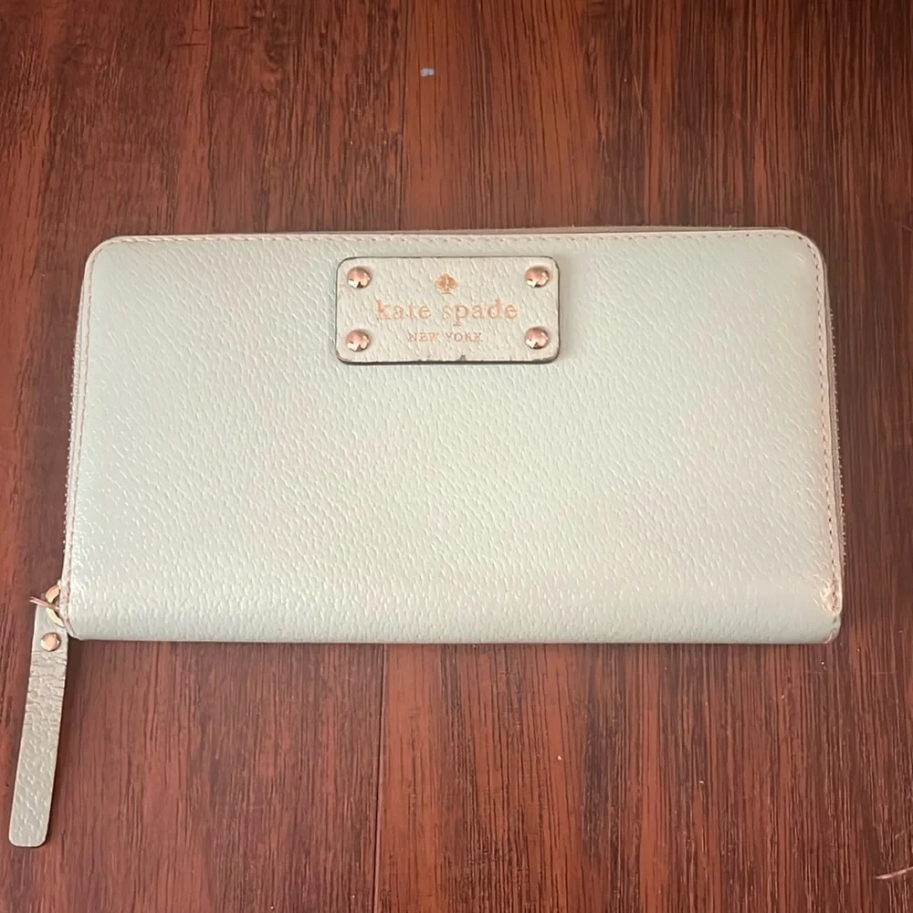 Kate Spade Wallet - Picture 1 of 3